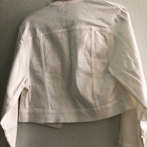 White jean jacket has tiny bit of coloring on it shown in photo size small - Picture 2 of 3
